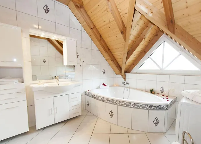 With 2 Bedrooms Holiday home
